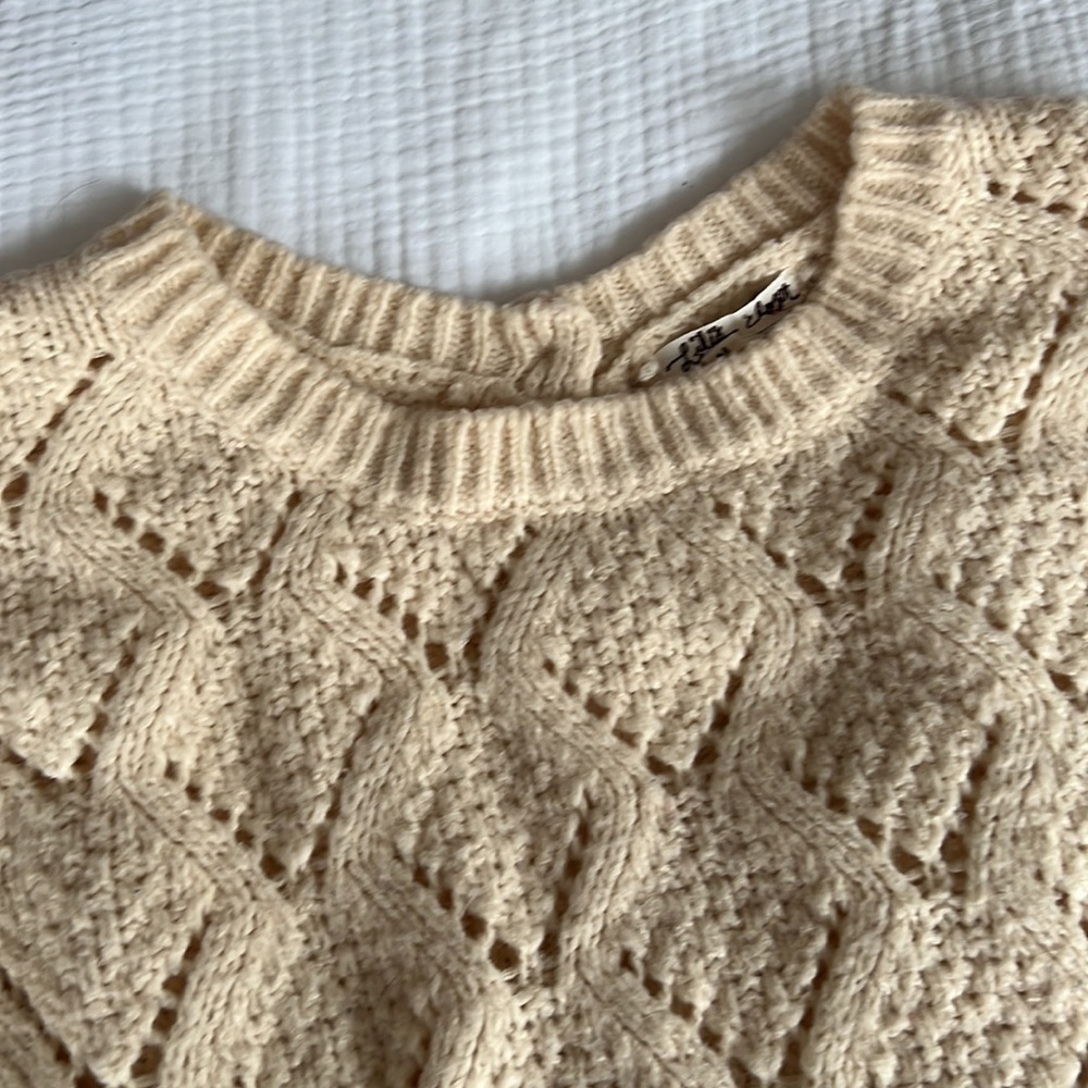 Sweet back button blush pink Anthropologie sweater, size medium - Picture 4 of 5